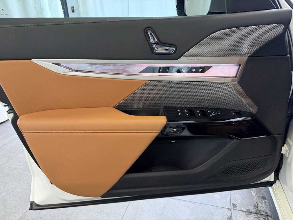 Used 2025 BMW 740i xDrive image 15