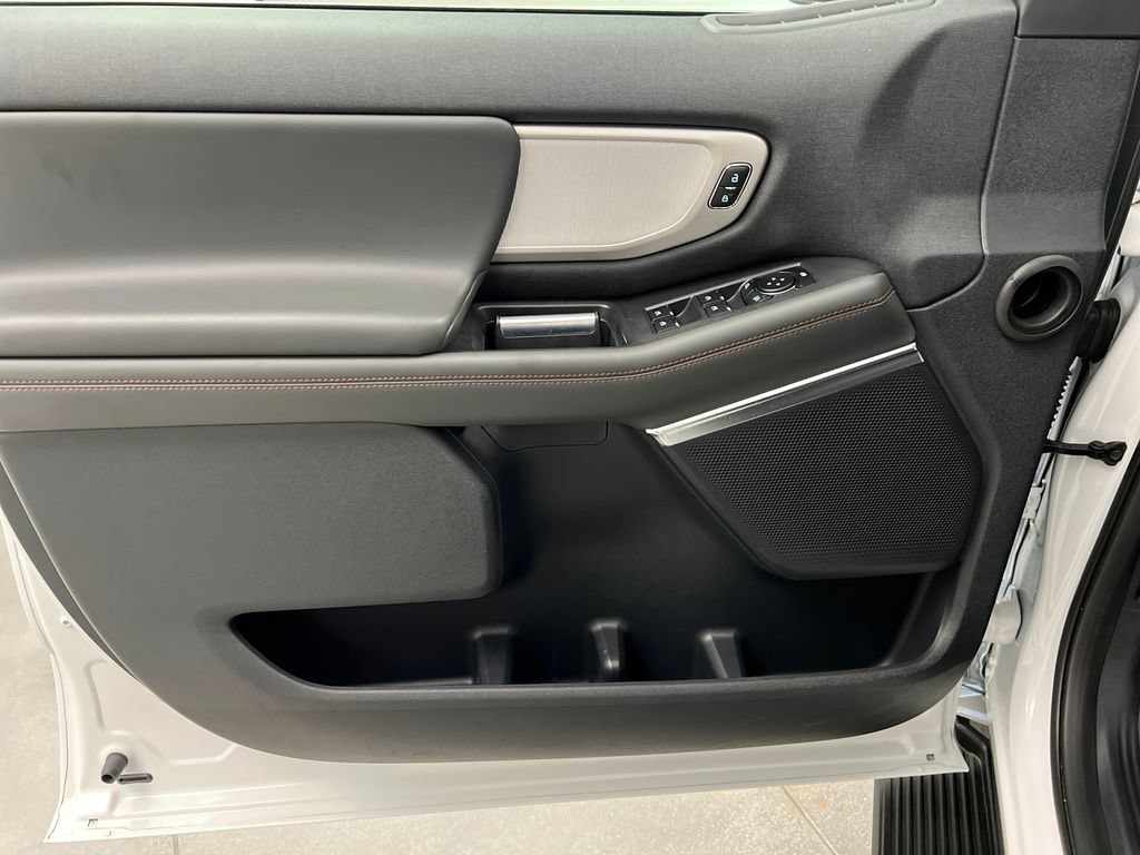 Used 2025 Ford Expedition Active RWD image 14