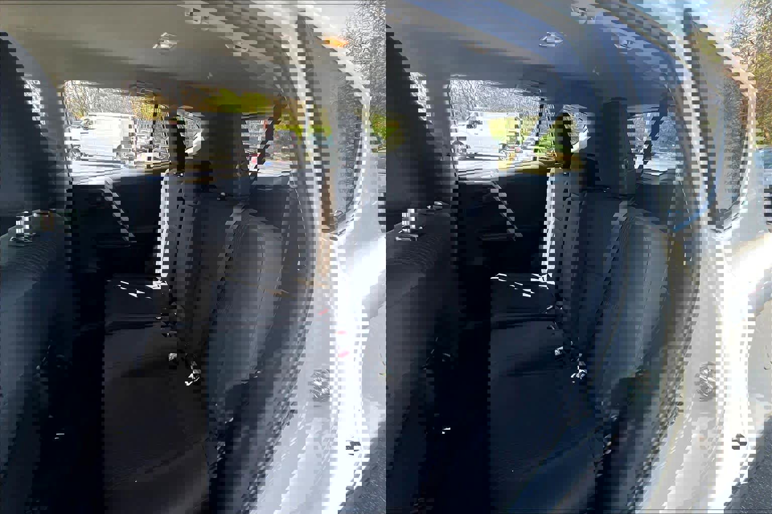 Used 2018 Toyota RAV4 LE image 19