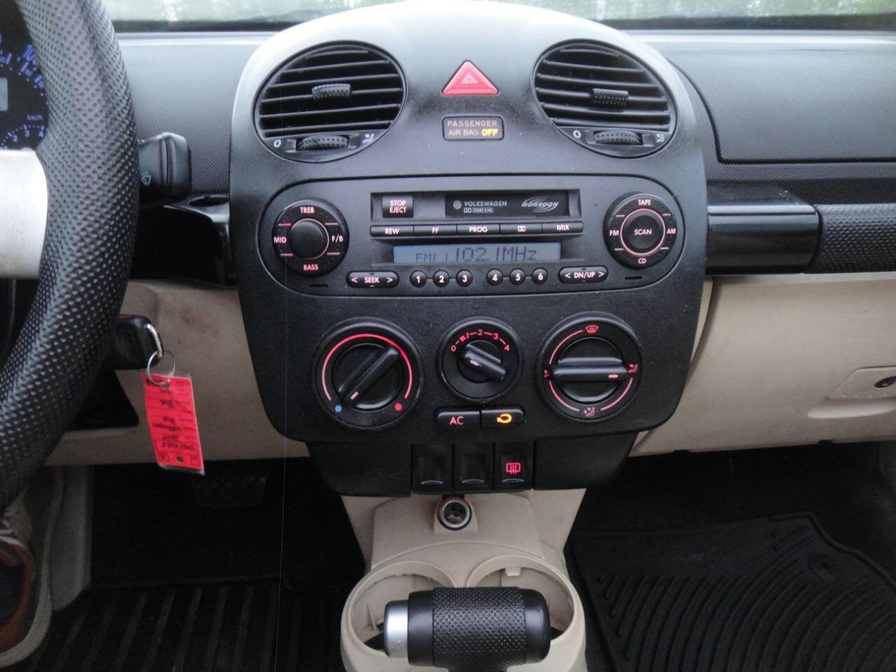 Used 2004 Volkswagen Beetle GLS FWD image 12