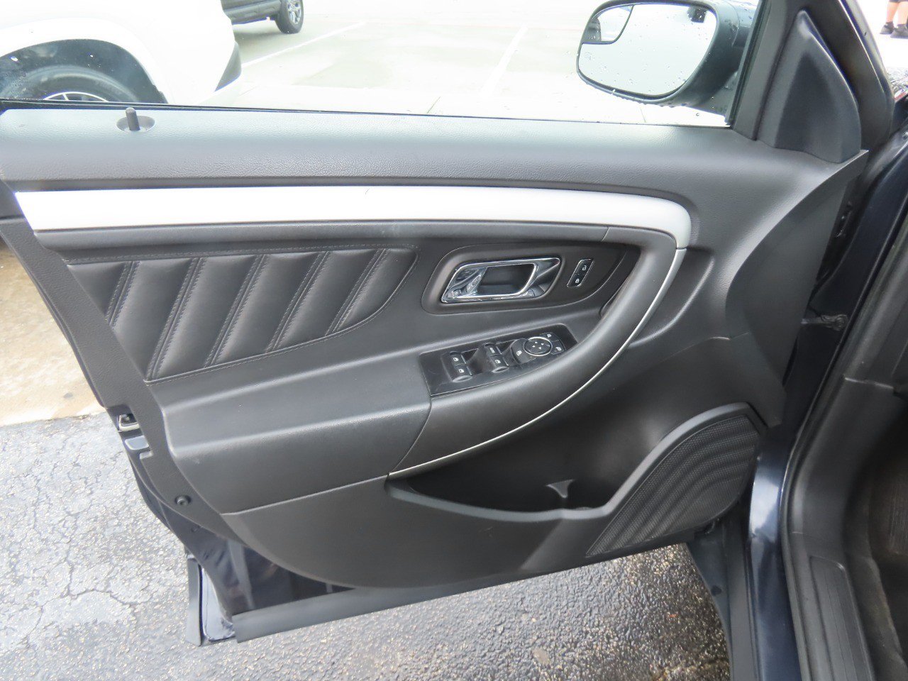 Used 2017 Ford Taurus SEL FWD image 23