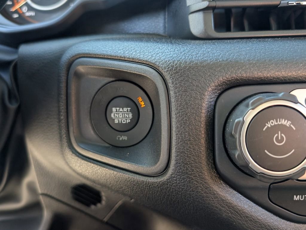 Used 2025 Jeep Wrangler Sport image 21