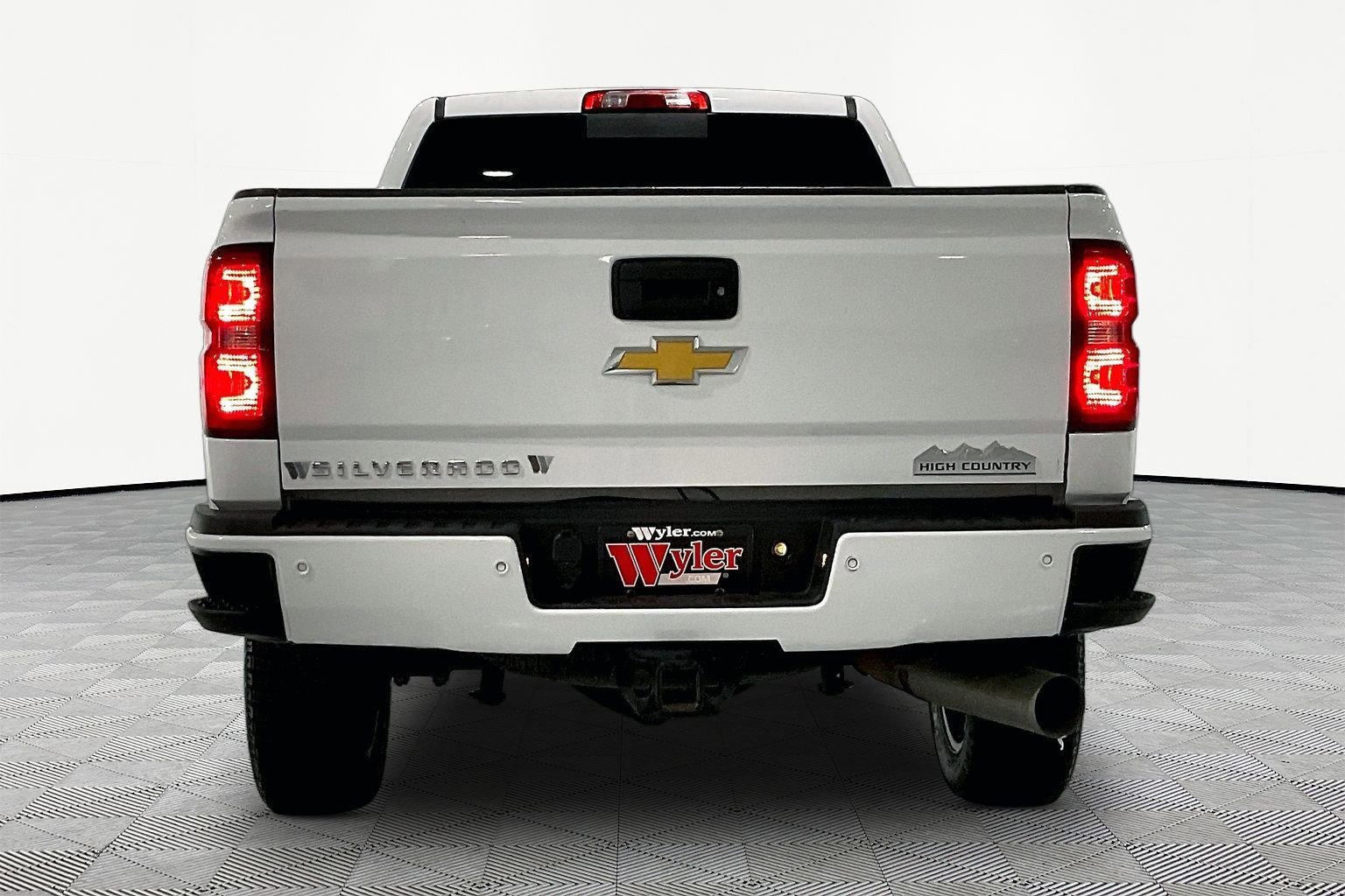 Used 2018 Chevrolet Silverado 2500 High Country w/ Duramax Plus Package image 5