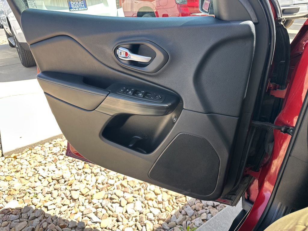 Used 2015 Jeep Cherokee Limited w/ Trailer Tow Group image 25