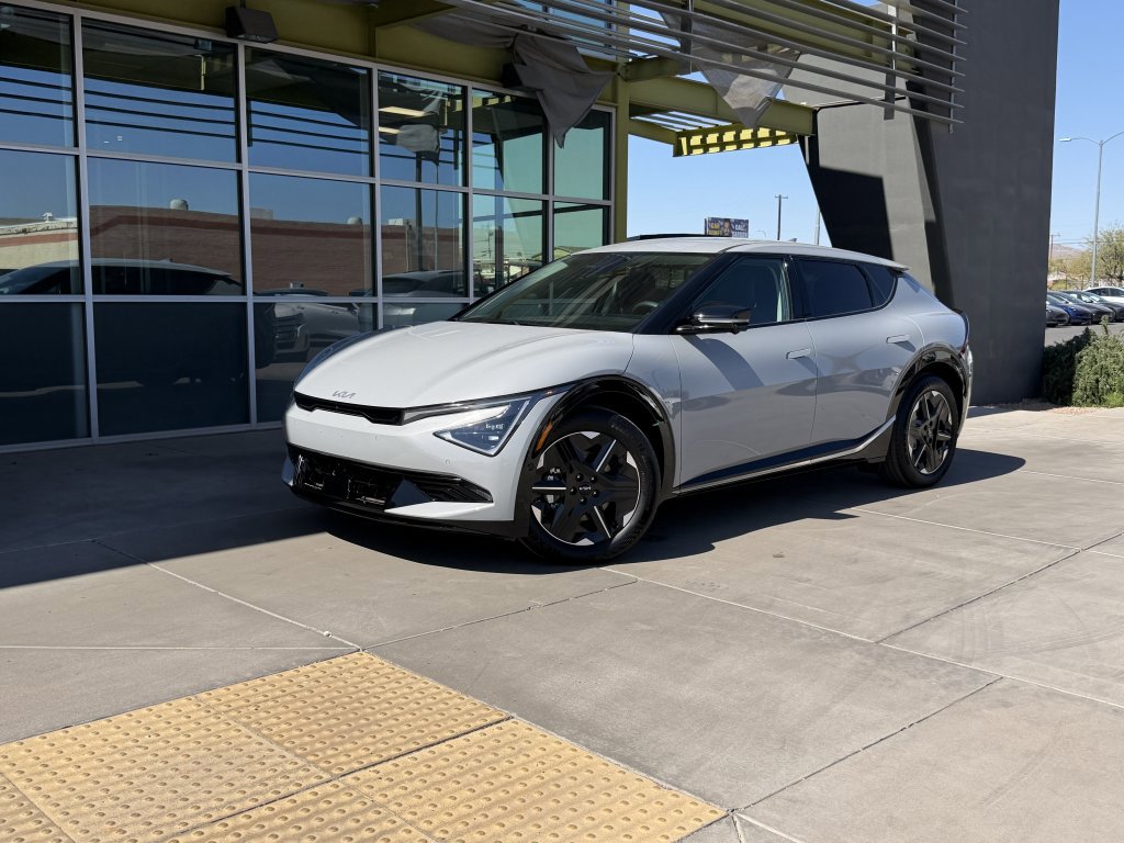 Used 2025 Kia EV6 Wind image 1