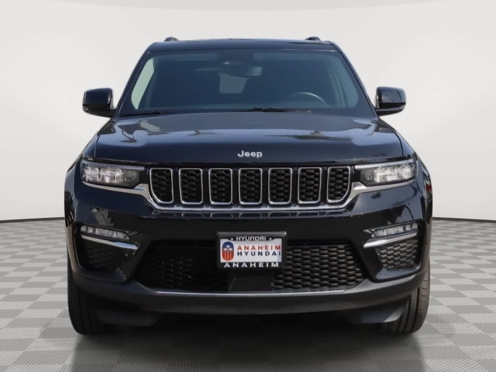 Used 2022 Jeep Grand Cherokee Limited AWD/4WD image 2