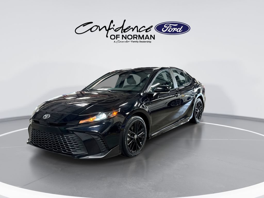 Used 2025 Toyota Camry SE FWD image 3