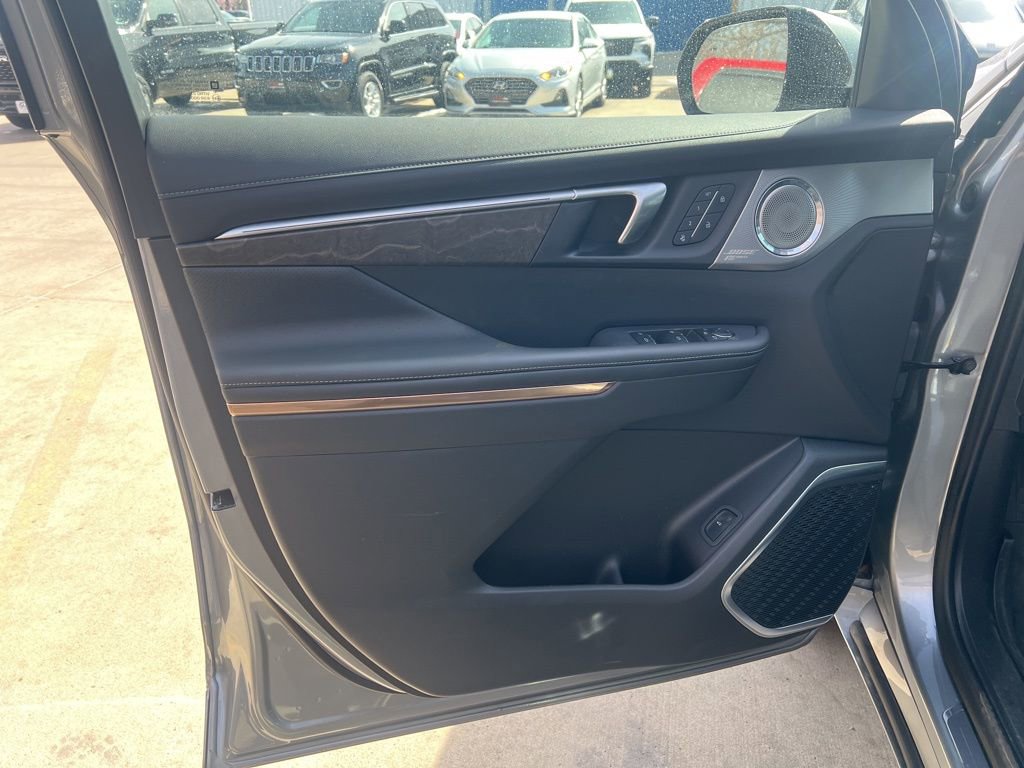 Used 2025 Buick Enclave Avenir w/ Super Cruise Package image 7