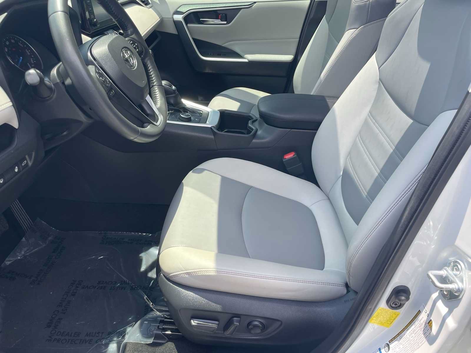 Used 2022 Toyota RAV4 XLE Premium AWD/4WD image 10