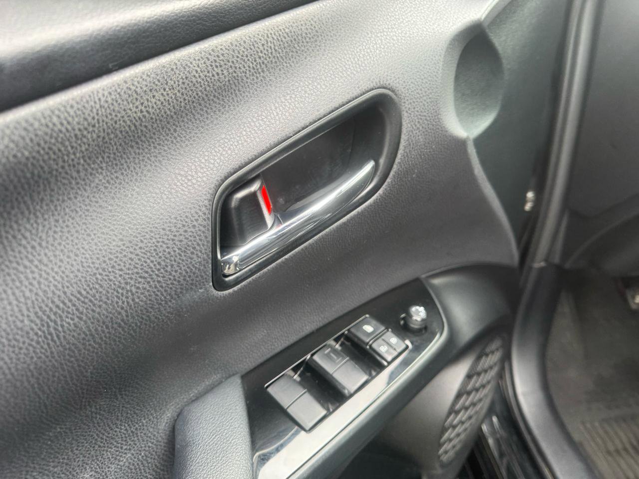 Used 2022 Toyota Prius XLE FWD image 28