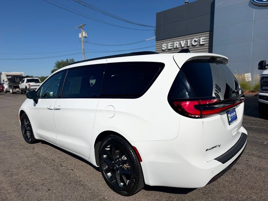 Used 2025 Chrysler Pacifica Limited FWD image 5