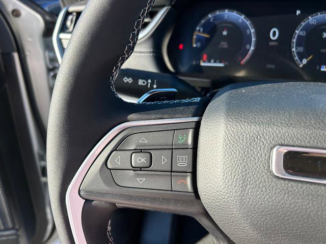 New 2025 Jeep Grand Cherokee Altitude image 16