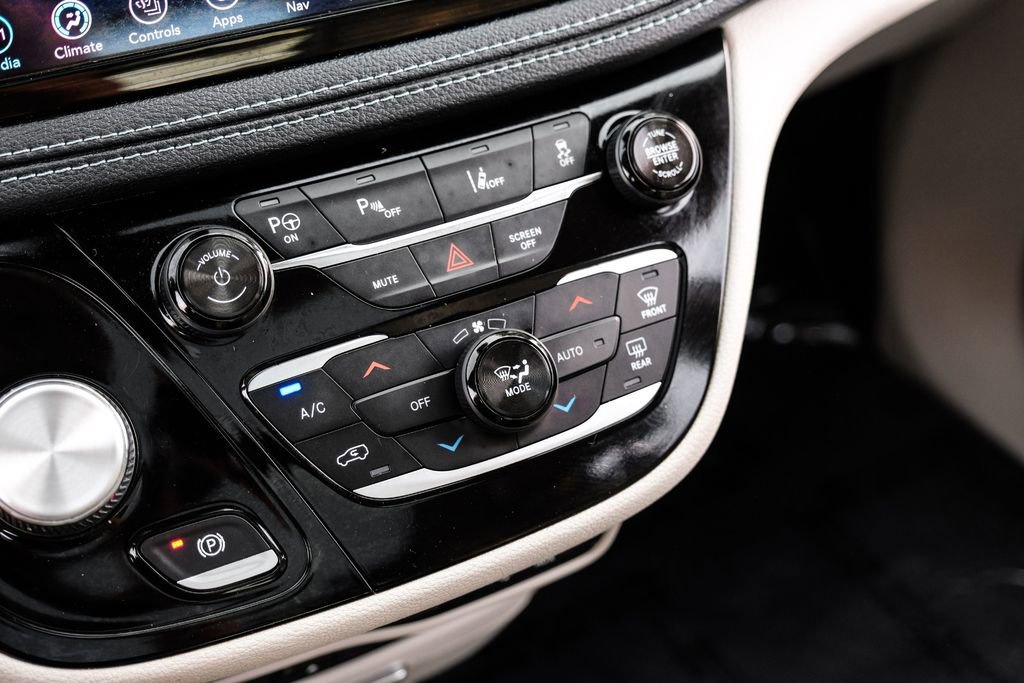 Used 2019 Chrysler Pacifica Limited w/ Advanced Safetytec Group image 25