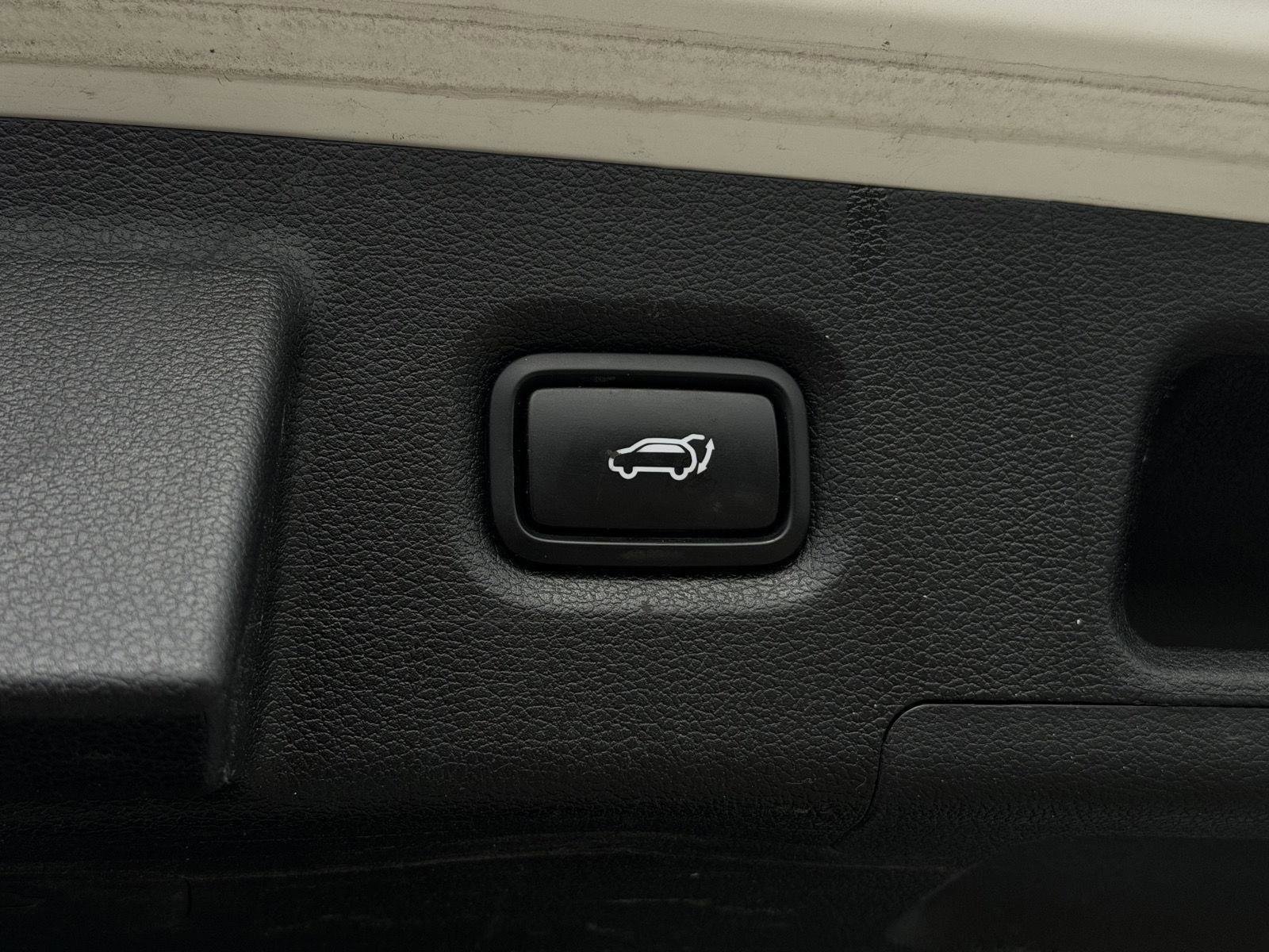 Used 2020 Hyundai Santa Fe SEL w/ Convenience + Premium Package FWD image 27