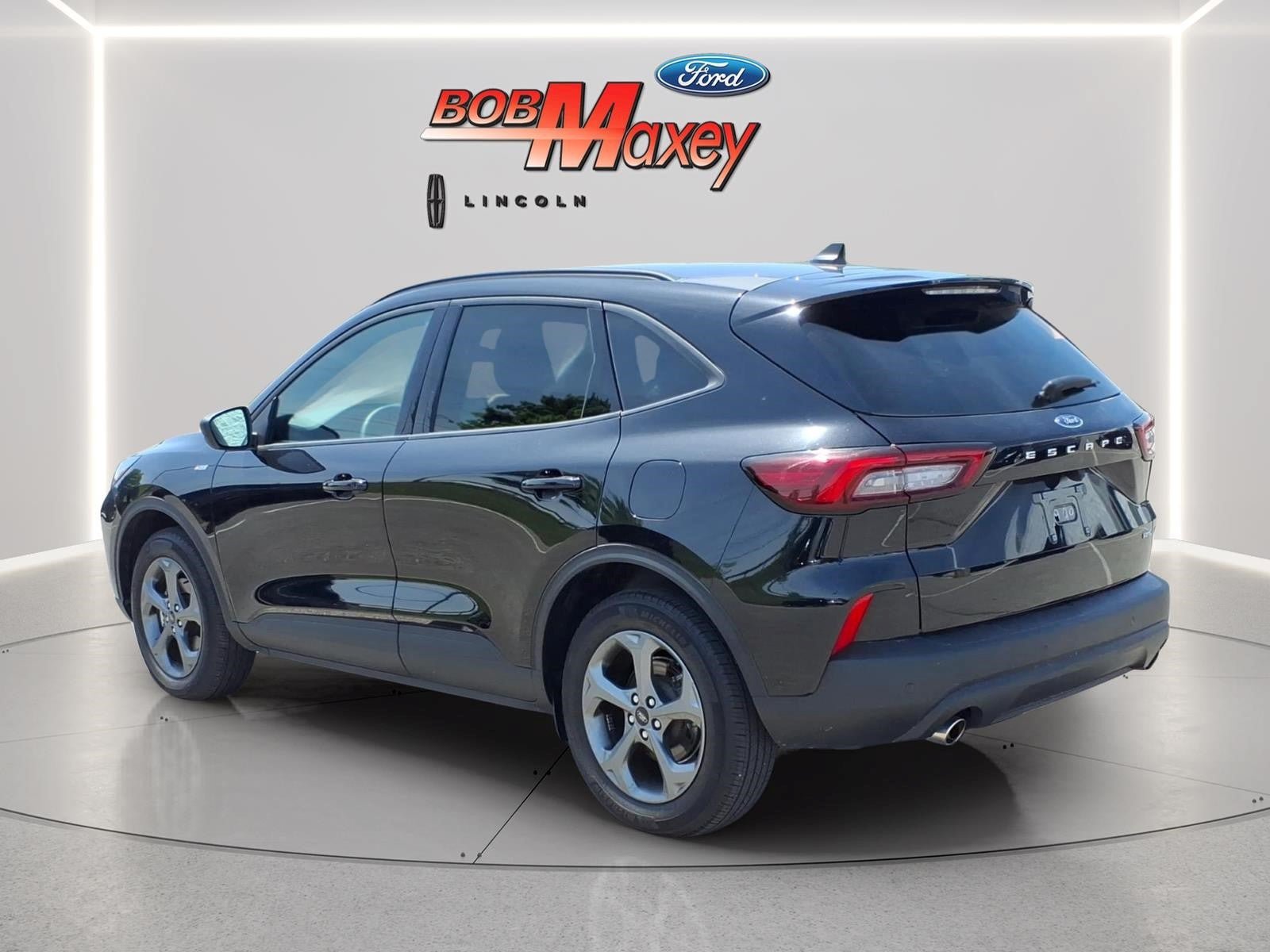 Used 2025 Ford Escape ST-Line w/ Tech Pack #1 AWD/4WD image 7
