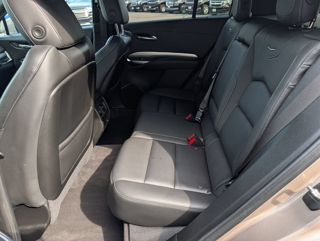 Used 2022 Cadillac XT4 Premium Luxury w/ Enhanced Visibility Package FWD image 17