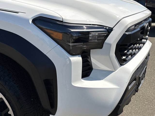 Used 2024 Toyota Tacoma TRD Off-Road AWD/4WD image 8