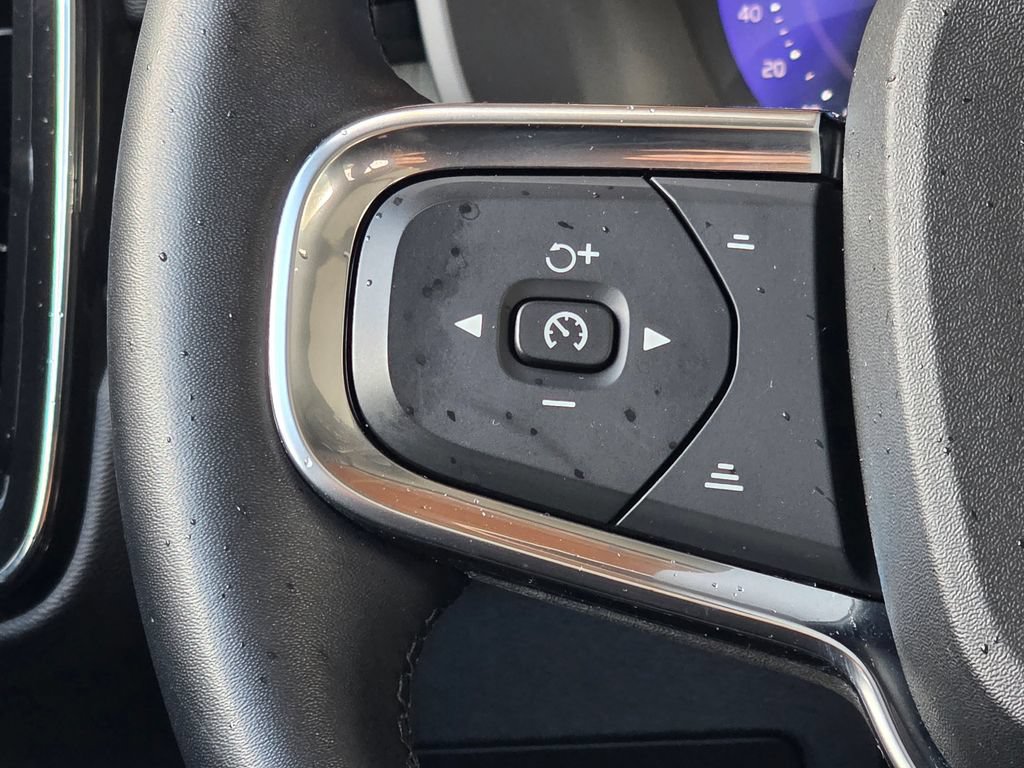 Used 2024 Volvo XC40 B5 Plus AWD/4WD image 18