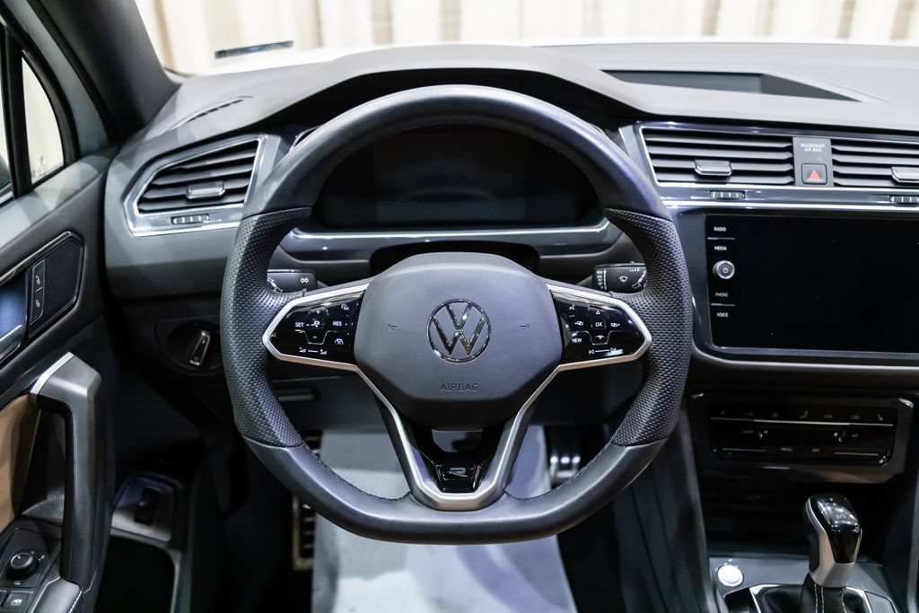 Certified 2024 Volkswagen Tiguan SE R-Line AWD/4WD image 14