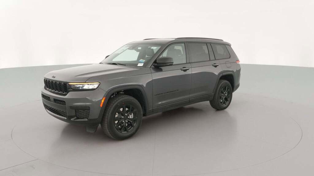 New 2025 Jeep Grand Cherokee L Laredo image 1