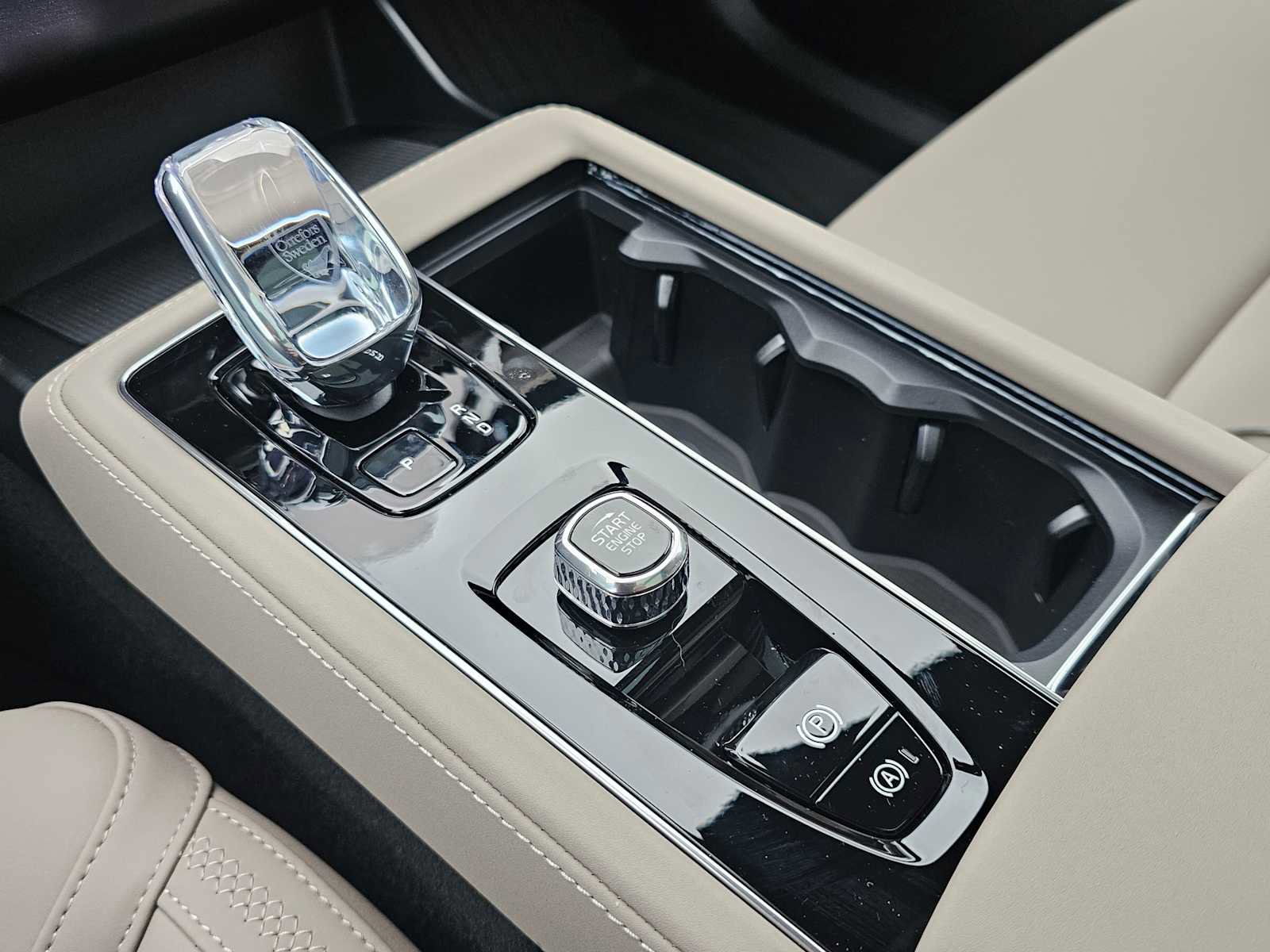 New 2026 Volvo XC90 B6 Plus w/ Protection Package Premier image 26