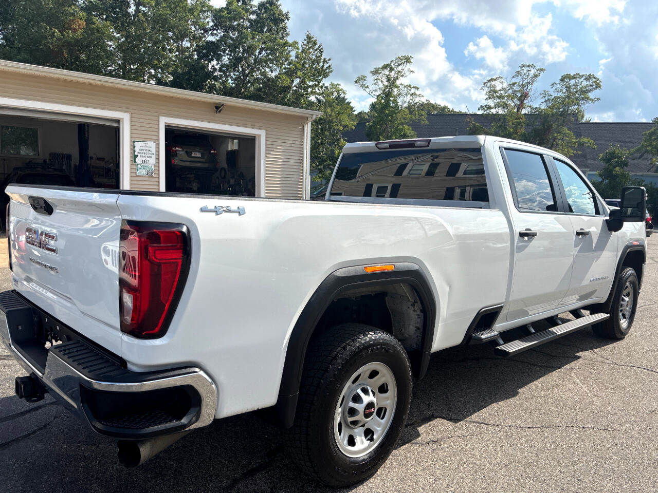 Used 2023 GMC Sierra 3500 Pro w/ Convenience Package image 5