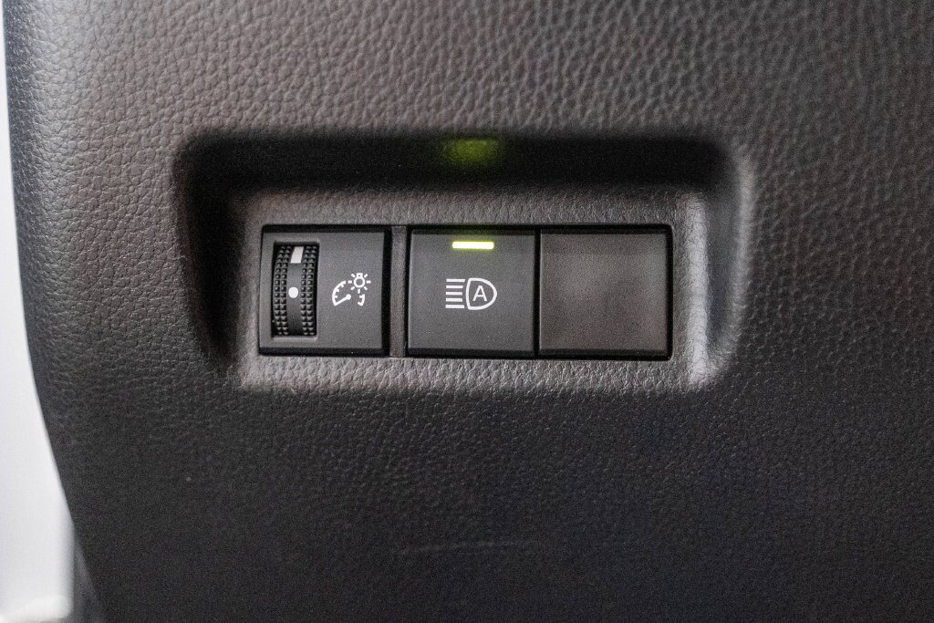 Used 2025 Toyota RAV4 LE AWD/4WD image 21