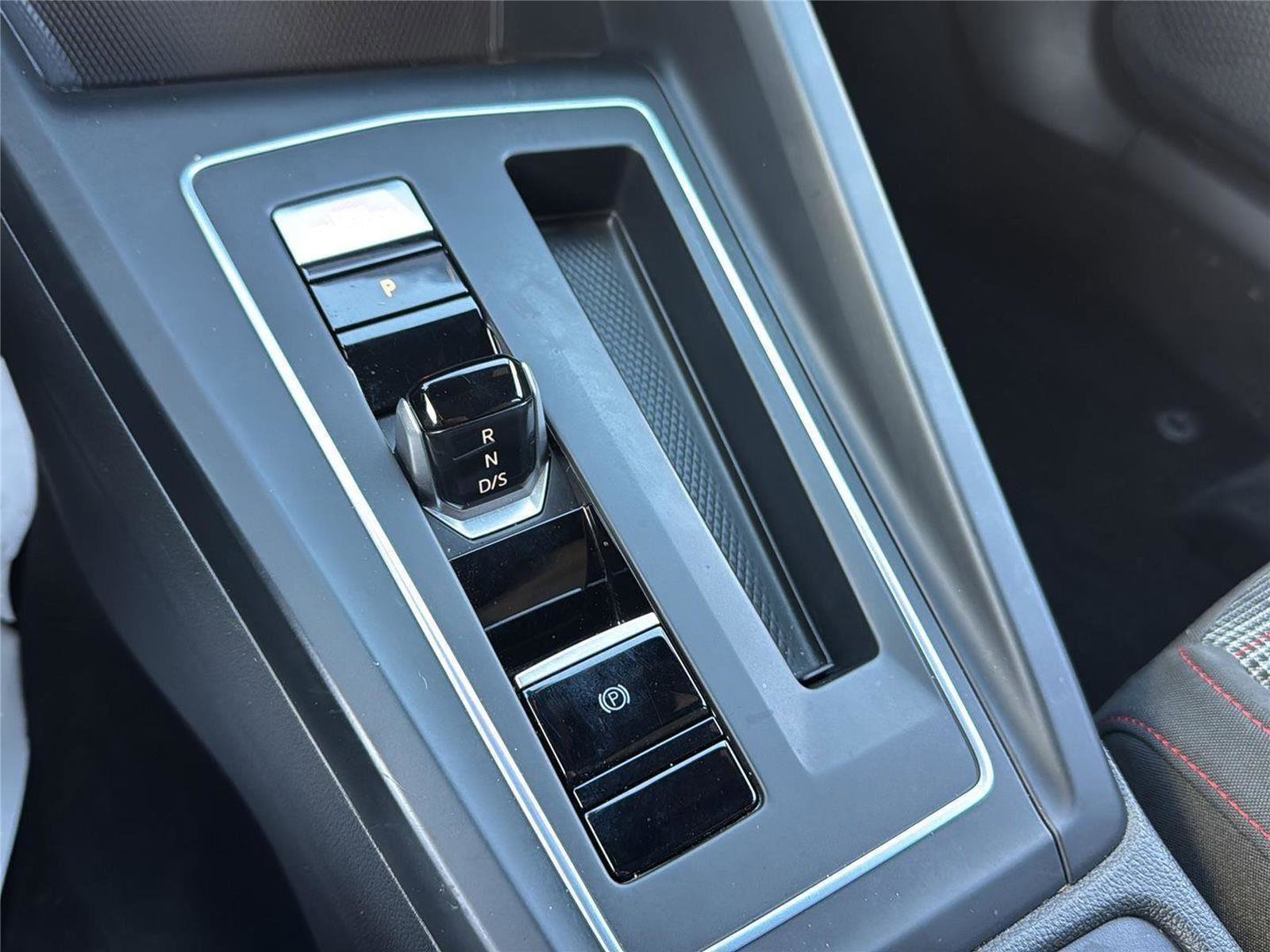 Used 2022 Volkswagen GTI SE image 21