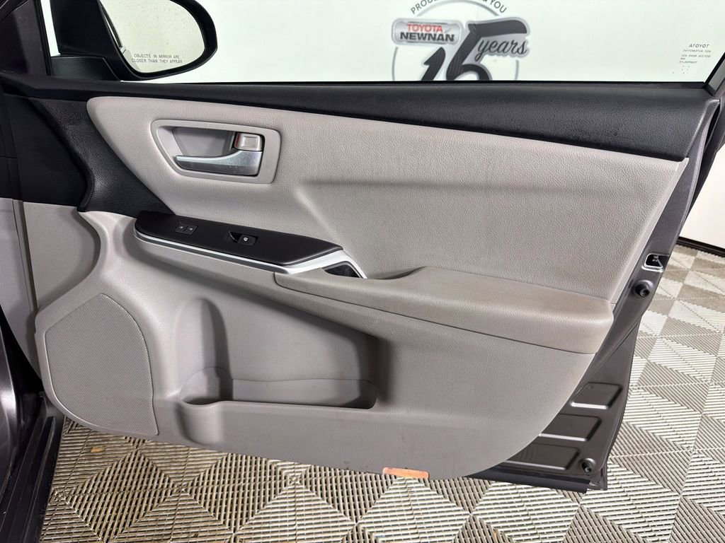 Used 2017 Toyota Camry LE image 14