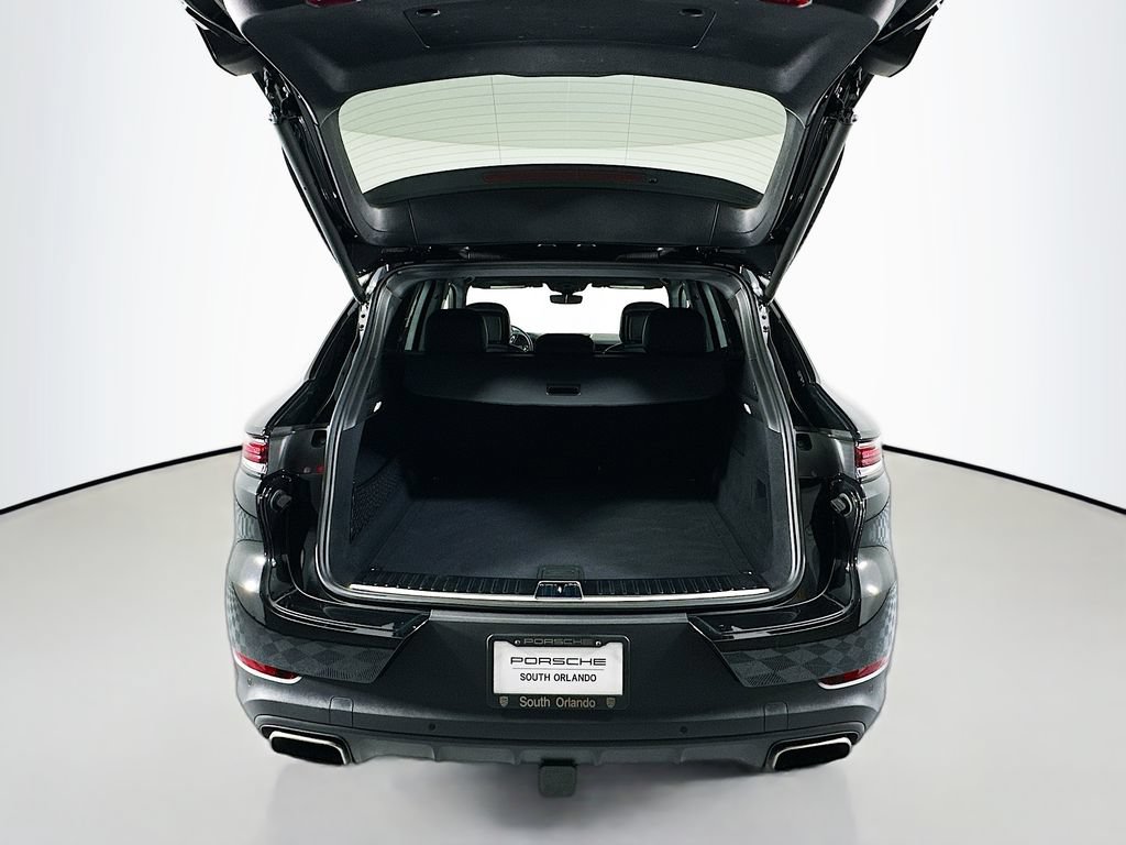 Certified 2024 Porsche Cayenne AWD/4WD image 28