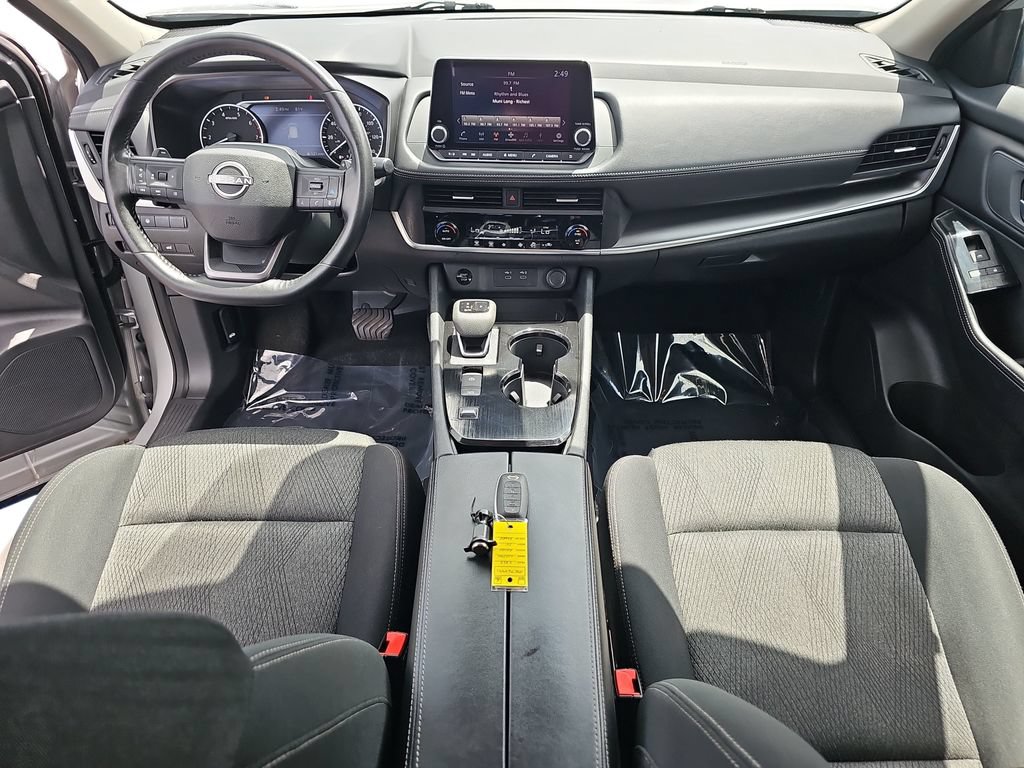 Used 2025 Nissan Rogue SV FWD image 13