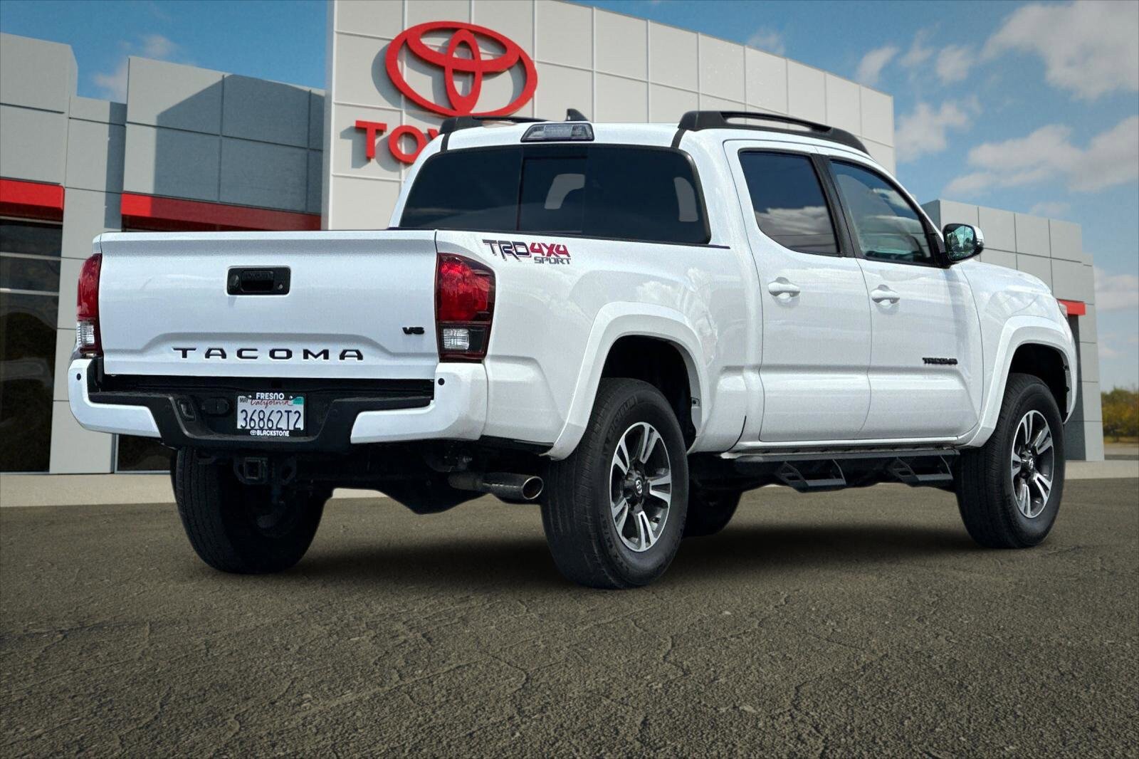 Used 2019 Toyota Tacoma TRD Sport w/ Technology Package AWD/4WD image 3