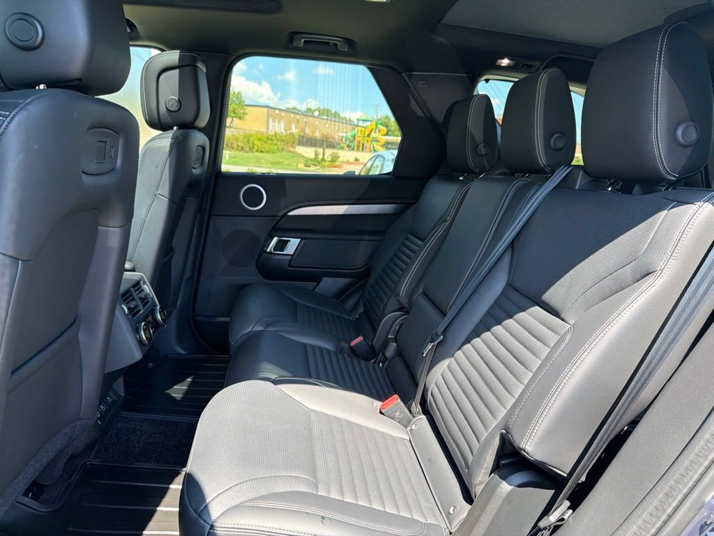 Used 2025 Land Rover Discovery Dynamic SE AWD/4WD image 28