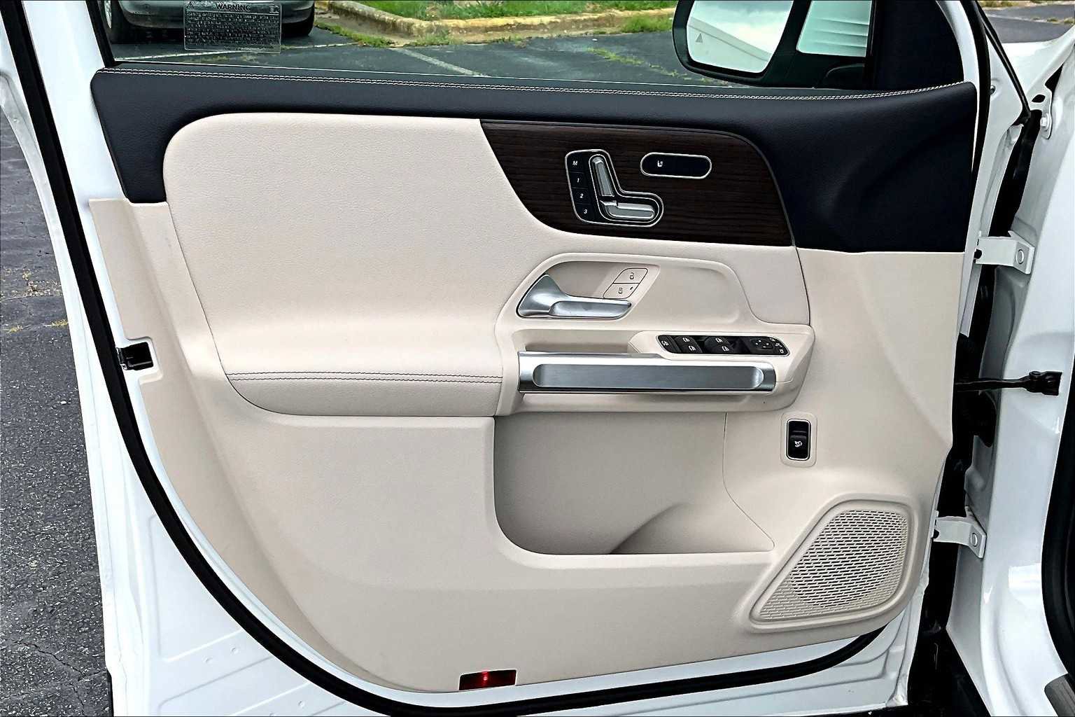 Used 2025 Mercedes-Benz GLB 250 image 10