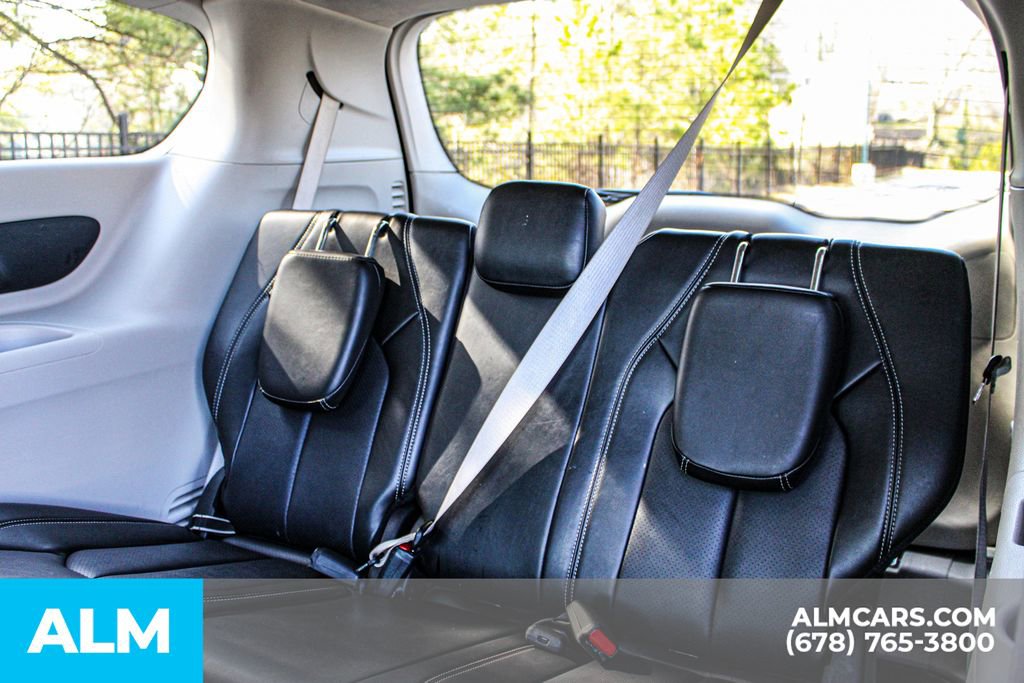 Used 2024 Chrysler Pacifica Touring-L image 19