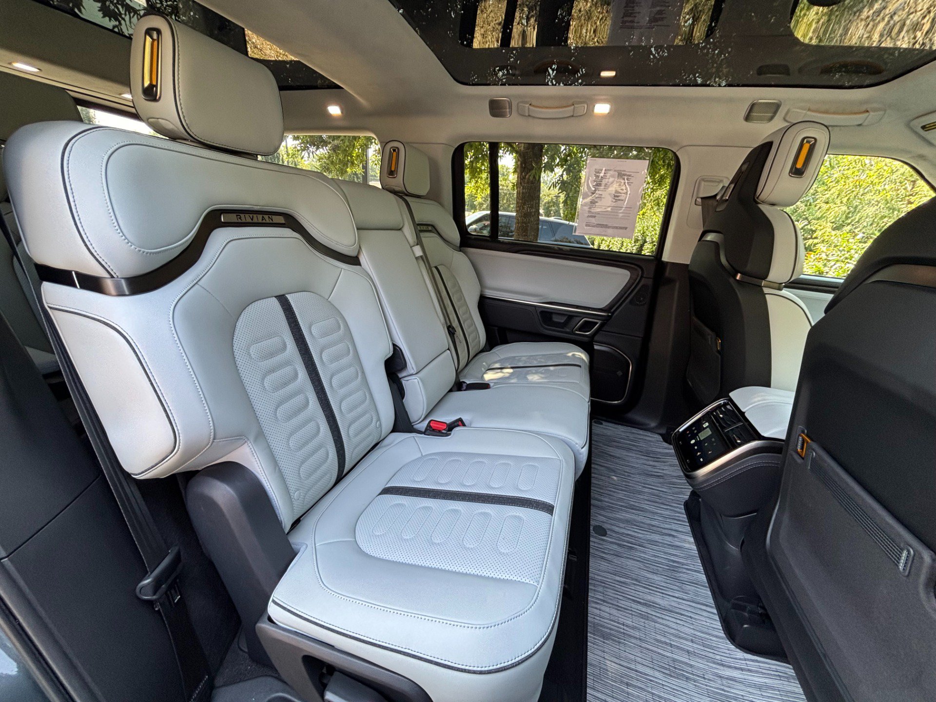 Used 2024 Rivian R1S Adventure Dual AWD/4WD image 22