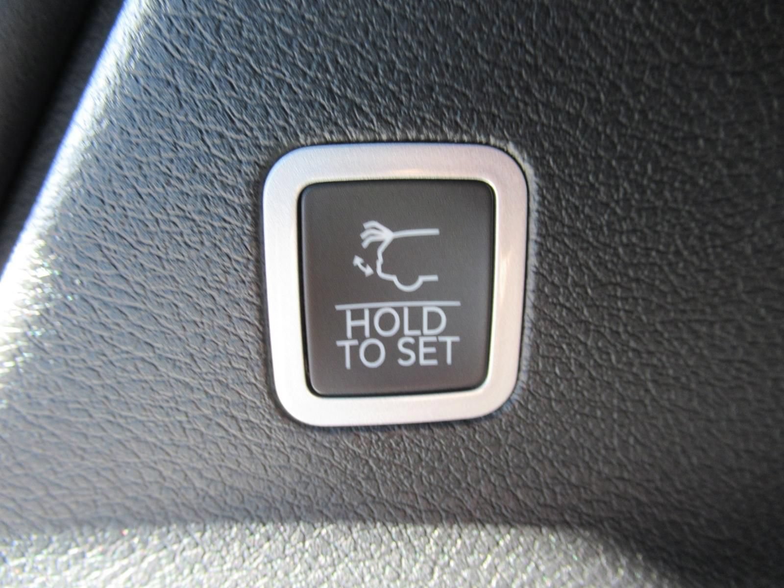 New 2027 Chrysler Pacifica Select FWD image 35