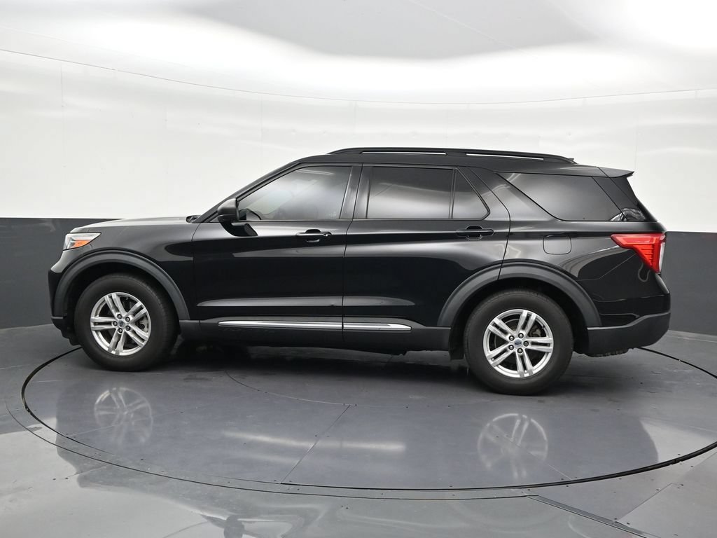 Used 2021 Ford Explorer XLT w/ Equipment Group 202A RWD image 2