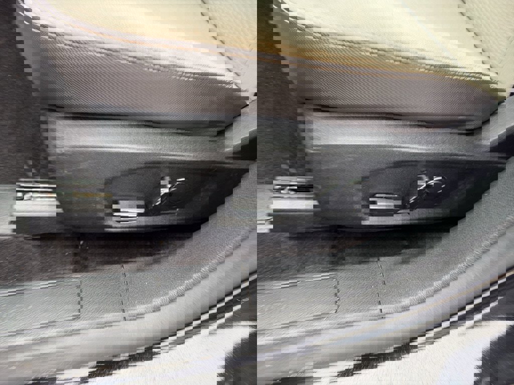 Used 2019 Ford Fusion SE w/ Equipment Group 151A image 18