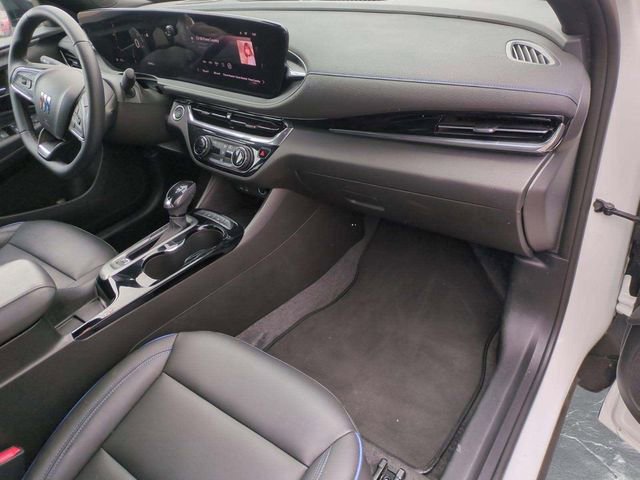 Used 2025 Buick Envista Sport Touring image 26