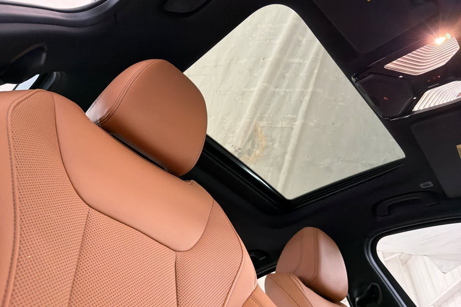 Used 2026 BMW 330i Sedan w/ Convenience Package RWD image 16