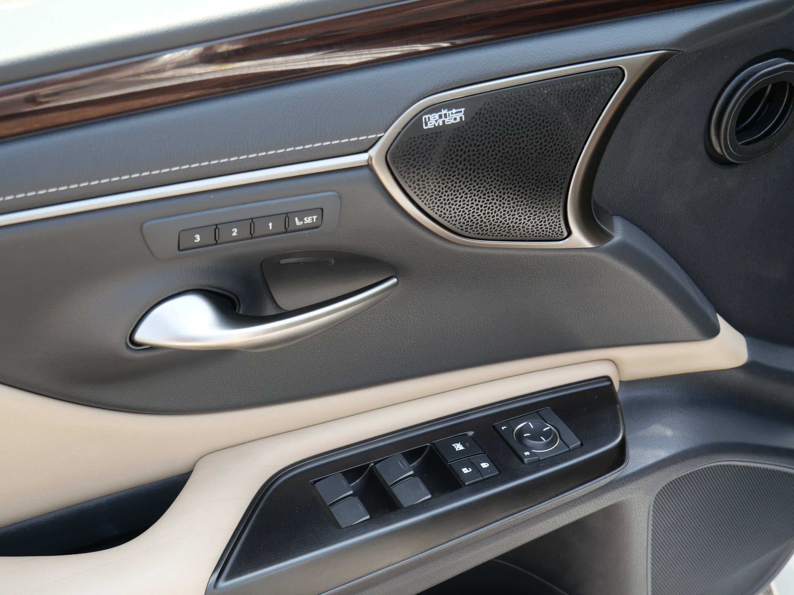 Used 2019 Lexus ES 300h FWD image 20
