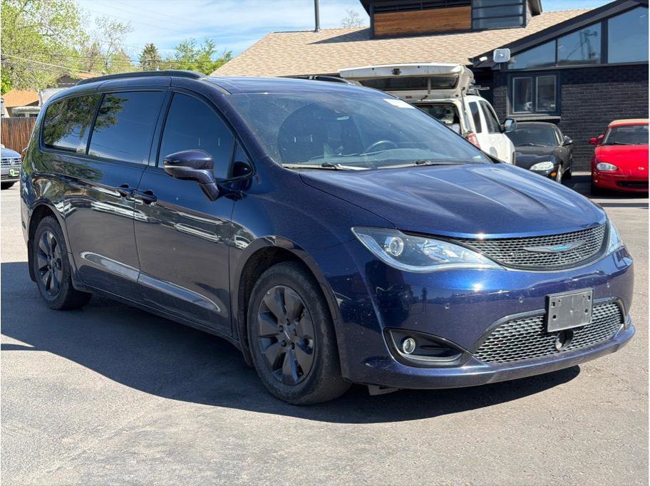 Used 2020 Chrysler Pacifica Limited w/ Advanced Safetytec Group FWD image 3