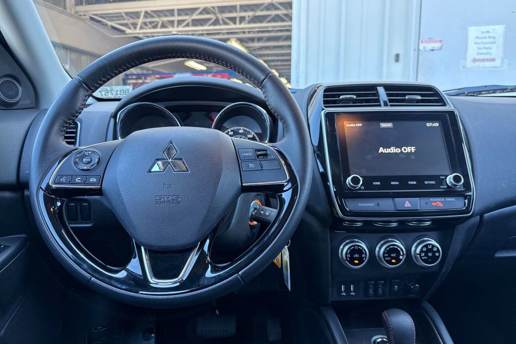 Used 2025 Mitsubishi Outlander Sport LE AWD/4WD image 14