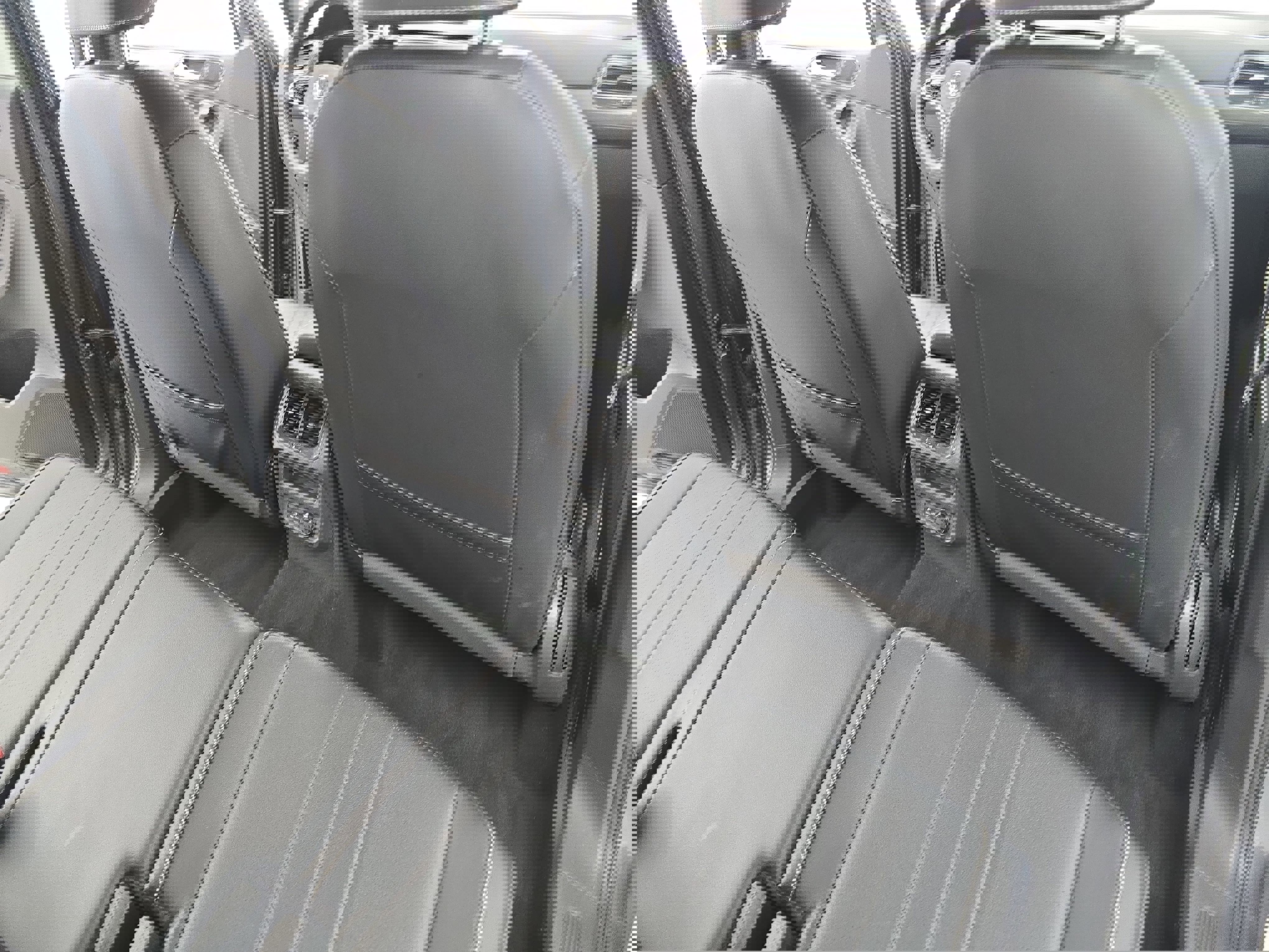 Certified 2022 Volkswagen Tiguan SE R-Line image 11