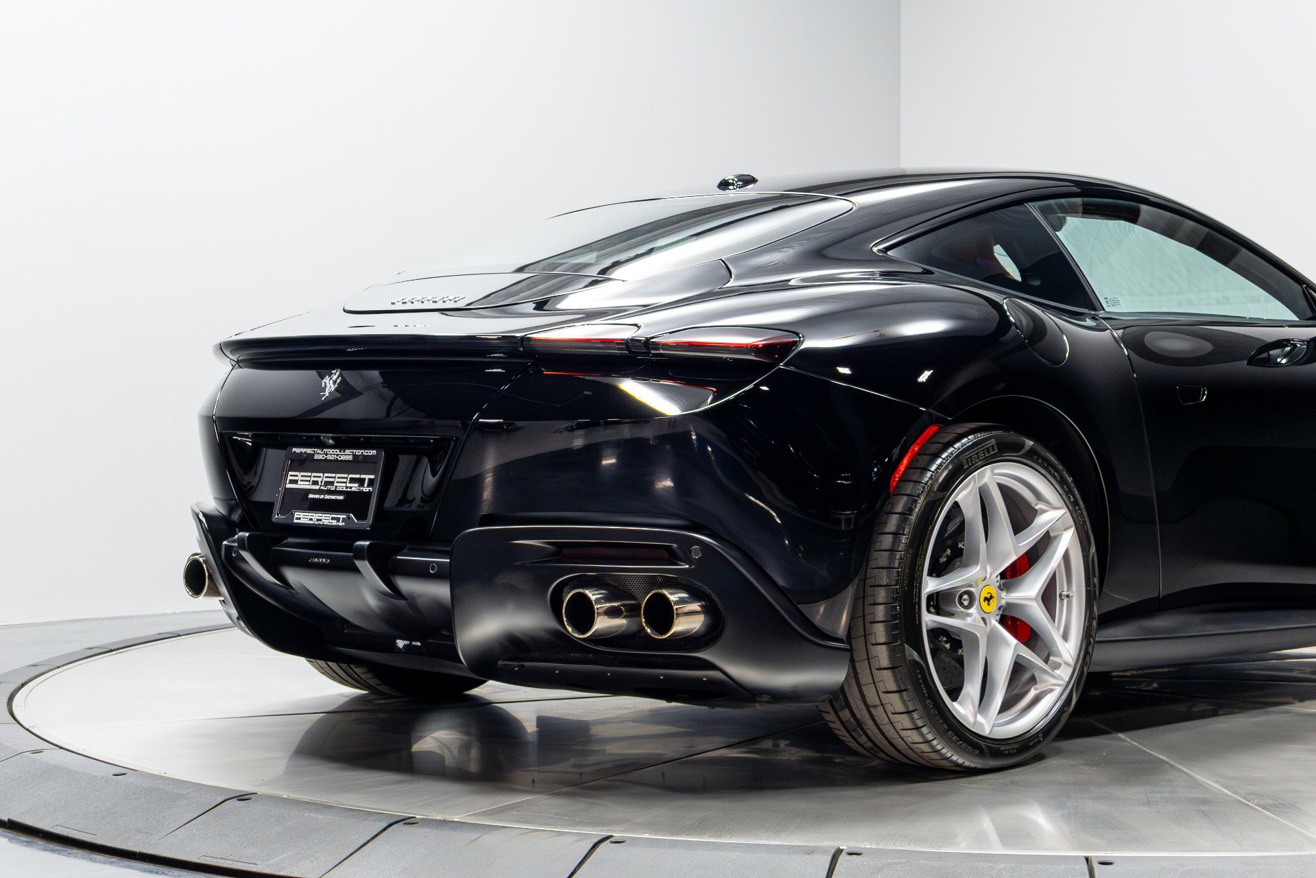 Used 2022 Ferrari Roma image 17