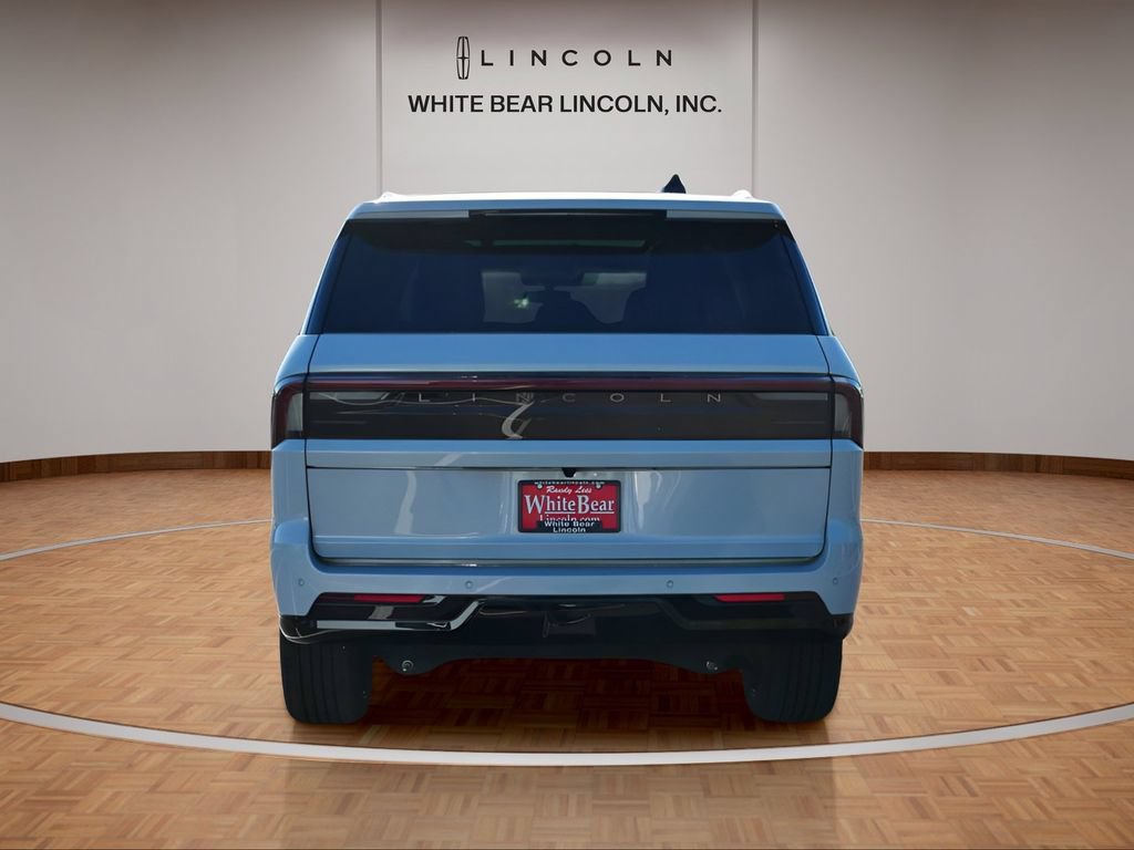 Used 2025 Lincoln Navigator Reserve AWD/4WD image 6