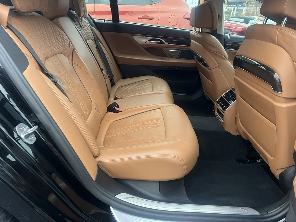 Used 2022 BMW 740i xDrive w/ Luxury Rear Seating Package image 37