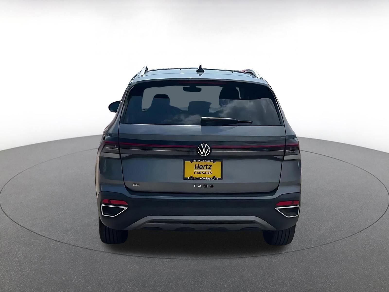 Used 2025 Volkswagen Taos SE FWD image 12