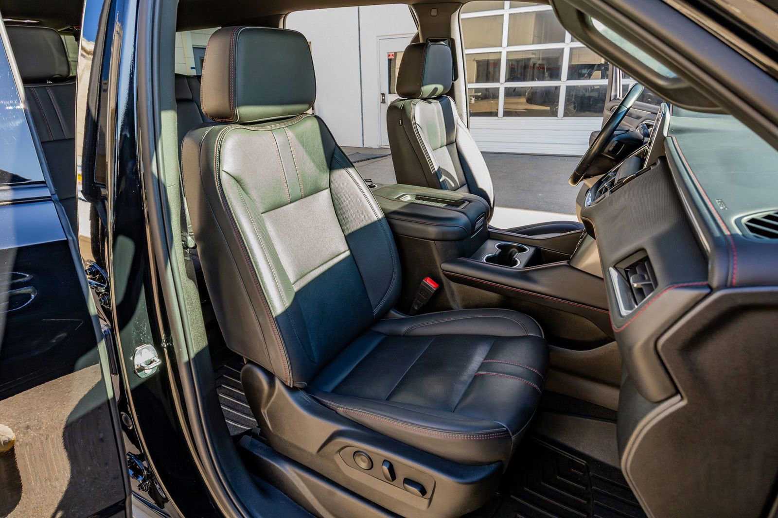 Used 2023 Chevrolet Tahoe RST AWD/4WD image 30